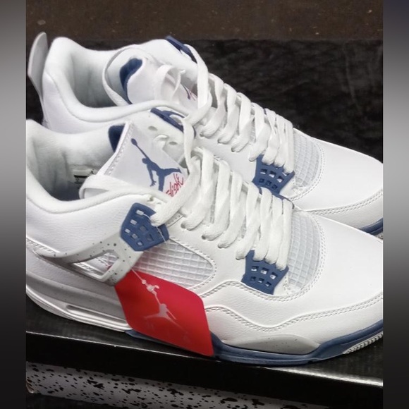 Jordan 4 - Picture 3 of 4